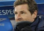UNDSKYLD. I lørdags plantede Andre Villas-Boas en knytnæve i brystet på en fjerdedommer, og trods en undskyldning koster det seks spilledages karantæne. 