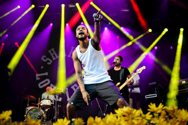 Stjerne. Han er eminent sanger, men gæsterne truer med at overdøve Shaka Loveless på hans nye plade. Her er han på scenen under årets Smukfest i Skanderborg. Arkivfoto: Philip Davali 