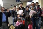Ankomst. Glade flygtninge og migranter ankommer til banegården i Wien, efter at både Tyskland og Østrig i nat besluttede ikke at tilbagesende asylansøgere. 