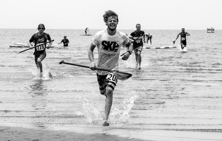 Klitmøller. Casper Steinfath er opvokset ved Nordjyllands 'Cold Hawaii' og har været verdensmester to gange i Stand Up Paddle 