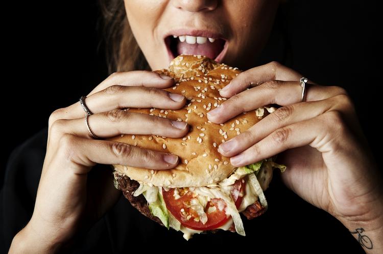 Burgerbattle. 10 hold dyster om at lave den ultimative burger. 