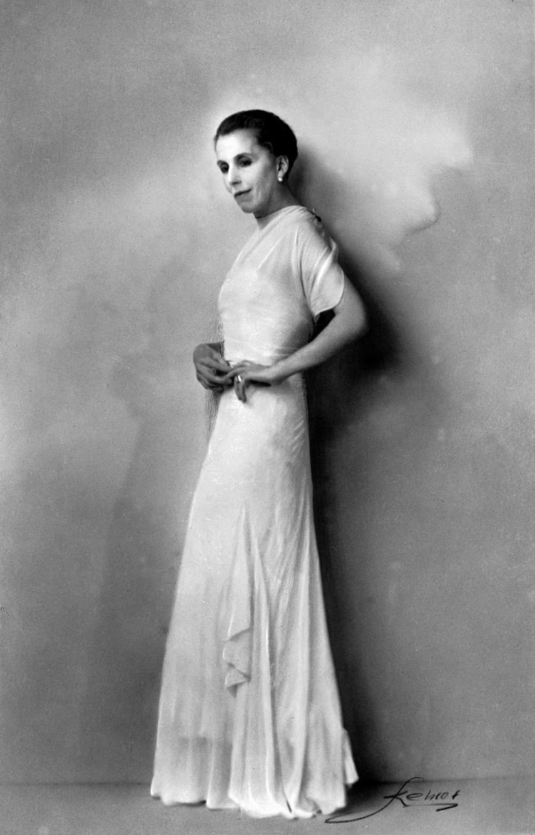 1934. Denne kjole, som Karen Blixen bar i 1934, da 'Syv fantastiske fortællinger' udkom på engelsk, er en af Blixen-rober, som nu skal udstilles på Karen Blixen Museet. 