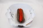 Eksperimenterende. Paul Cummingham var, ligesom han har for vane at være, meget legesyg, da han skulle give sit bud på Danmarks bedste hotdog. Rød som et lyssværd var pølsen, og sort som en sith var brødet. Selvfølgelig serveret i Star Wars star trooper maske. 