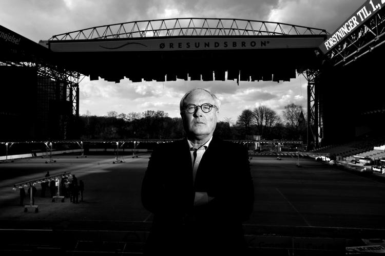 Kongerige. Danmarks nationale fodboldarena Parken har i 110 år fungeret som Flemming Østergaards base. Herfra har han opbygget milliardforretningen Parken Sport &amp; Entertainment. Herfra plejer han sit personlige varemærke: Don Ø. 