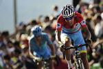 DETRONISERET. Med en marginal på et sekund mistede Fabio Aru (th.) førertrøjen til Joaquim Rodriguez. 