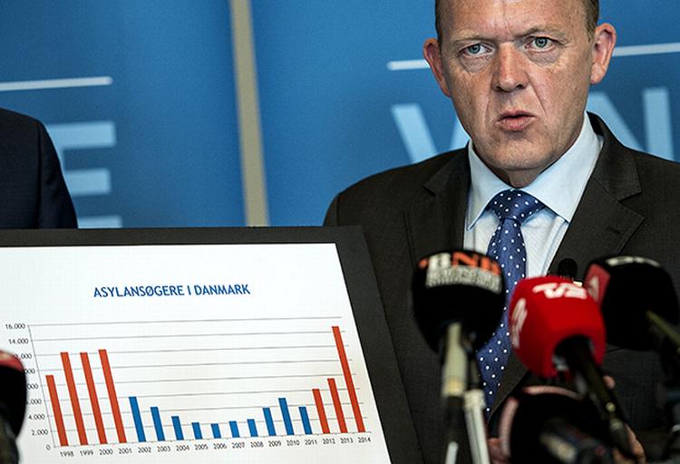 Asyl. Løkke kritiseres for at bruge asyltal som bevis for at Danmark har løftet sit moralske ansvar, når han i valgkampen brugte de samme tal til at kritisere regeringen. 