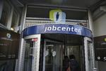 overraskende. 39 procent af de ikke-vestlige indvandrere var på kontanthjælp i 1994, mens det blot var 17 procent i 2012. En udvikling, som overrasker forksningschef. 