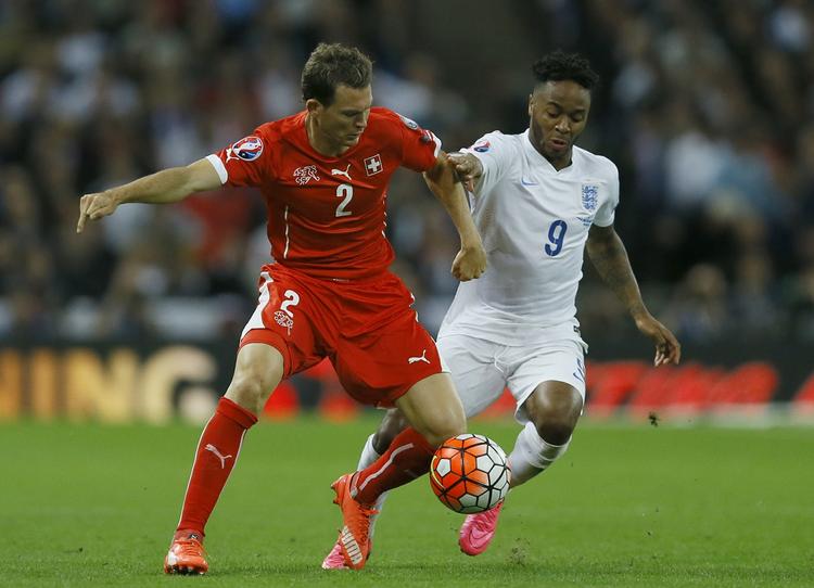 2-0. England var allerede sikker på at gå videre til EM-slutrunden, men Schweiz må efter nederlaget indse, at holdet endnu ikke har andenpladsen i hus. 