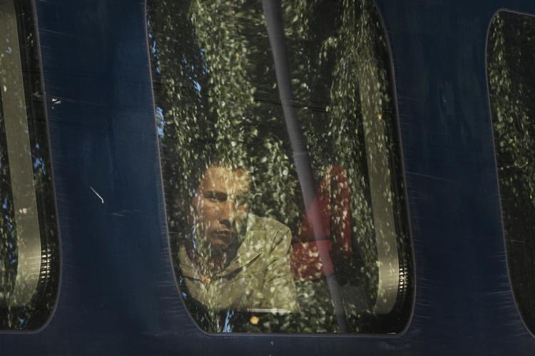 grænser. Flygtninge og migranter nægter at forlade et tog i Rødbyhavn. Dette foto er fra en lignende episode i Rødekro for to dage siden. 