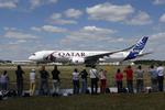 PREMIERE. Flyshows kan give et første kik på flyvningens fremtid. Her et Airbus A350 ved engelsk flyshow. 