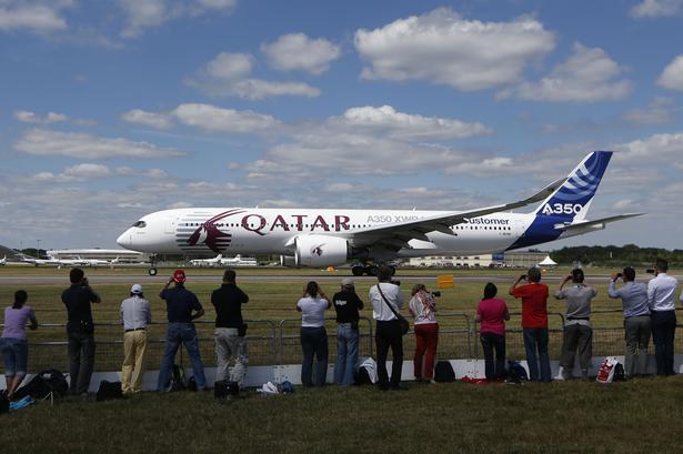 PREMIERE. Flyshows kan give et første kik på flyvningens fremtid. Her et Airbus A350 ved engelsk flyshow. 