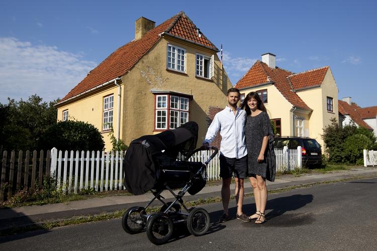 Grøndalsvænge. Københavns Kommune har indtil nu fastholdt, at grundene i andelsforeningen Grøndalsvænge ikke må stige i værdi på grund af en mere end 100 år gammel servitut. Det vil koste foreningen et trecifret millionbeløb. 