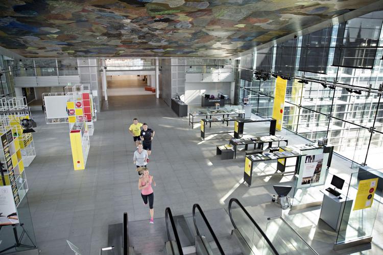 SCHYYYY. Få lov til at løbe gennem Det Kongelige Bibliotek og Den Sorte Diamant, når der er Urban Trail i København. 