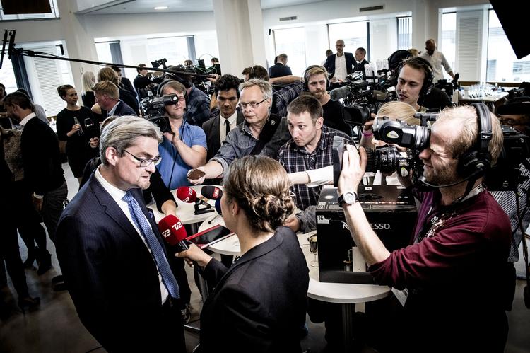 Sikkerhedsaspekt. Trods forlydender om at islamister forsøger at hverve asylansøgere, mener Søren Pind (V) tiltro til, at efterretningsvæsenet kan håndtere situationen. 