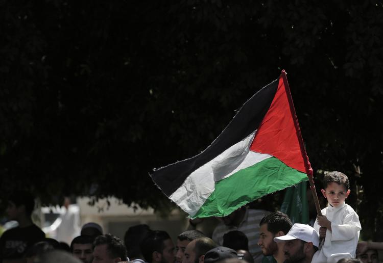 »Ved at give palæstinenserne udsigt til en politisk fremtid, sætte skik på det kaos, som Hamas trives ved, og fremlægge et alternativ til Hamas’ voldelige strategi får vi mulighed for at kigge fremad og finde en vej ud af dette mørke«, skriver Ami Ayalon. 