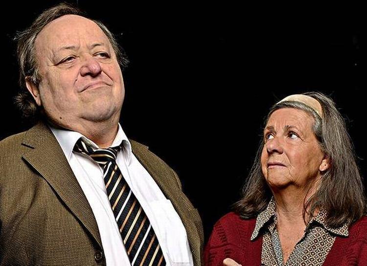 DREVENT. Der er noget næsten dyrisk over både Hans Holtegaard og Susanne Heinrich, som spiller Gruesen og hans kone, Oline. 