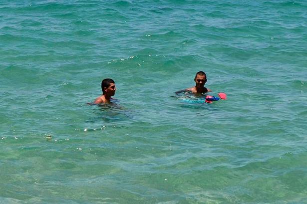 Alma Beach. Her kommer Tel Avivs cool typer for den afslappede stemning og en af byens bedste fiskerestauranter, Manta Ray. 