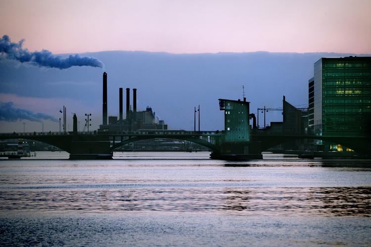 Københavns Havn skal kunne lukkes af, så byen er beskyttet mod stormflod og havstigninger. Derfor skal der bygges diger i både nord- og sydenden af havnen. Foto: Esben Nielsen 