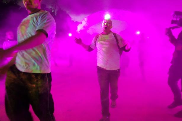 PURPLE RAIN. Første farvezone, hvor vi først lige har fået et skvæt vand med en vandslange, så farven hænger fast. 