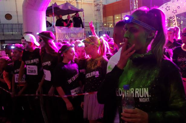 PAUSESMØG. Et halv liter cola og en Marlboro Light, så kører vi. 