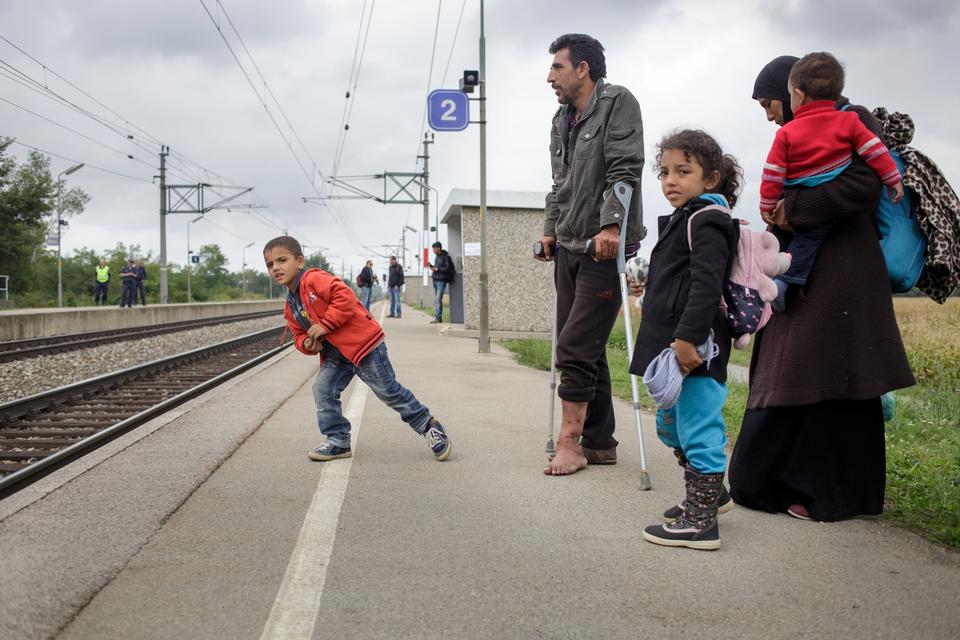 Syriske Adel Abudl Aziz er flygtet, efter at han blev ramt af en kugle. 
