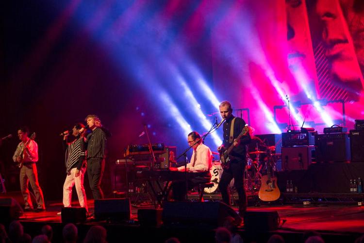 Danserock. At der er 40 år mellem de kække kulthelte, mærkede man ikke meget til. 