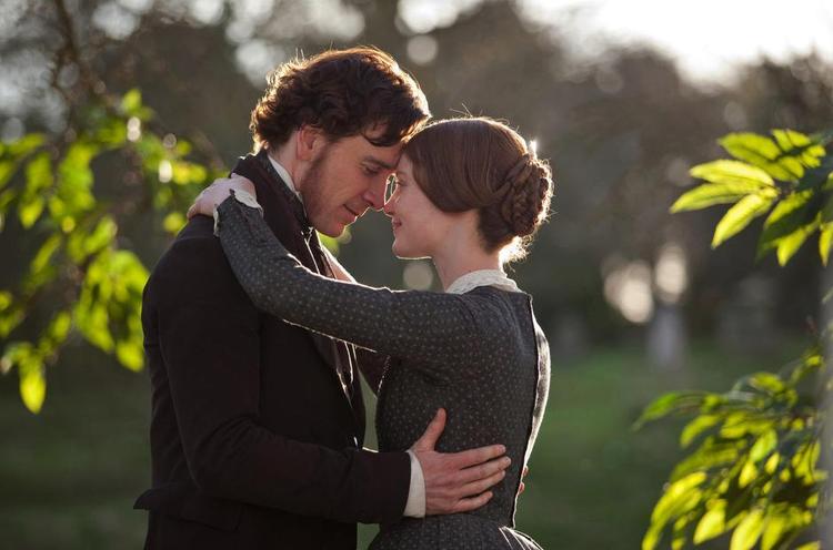 Guvernanteguf. Michael Fassbender og Mia Wasikowska som Mr. Rochester og Jane Eyre i filmatiseringen fra 2011. Filmen blev instrueret af Cary Fukunaga. 