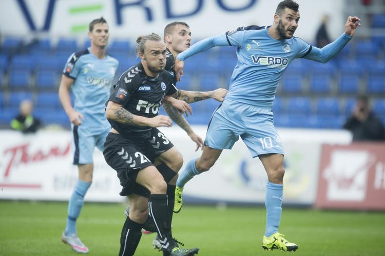 Matchvinder. Mikael Ishak (th) blev dagens mand i det kronjyske. 