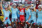 fest. Med Fabio Aru som det naturlige midtpunkt fejrer Astana sejren i Vuelta a Espana. 