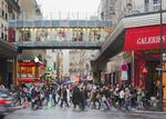 KØBELYST. Planer om søndagsåbent i f.eks. Paris' stormagasiner er vedtaget, men endnu ikke gennemført. 