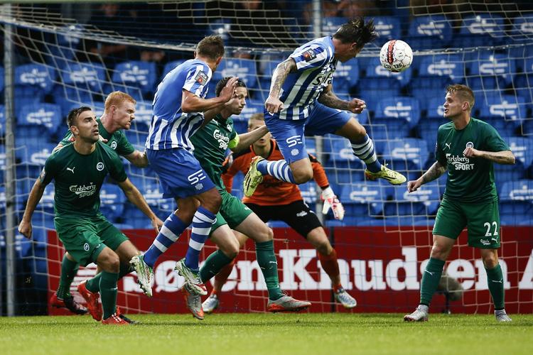 2-0. Med sin første scoring i Superligaen siden 2010 gjorde Nicki Bille Nielsen det til 2-0, men han fik også en advarsel og er karantæneramt i næste kamp. 
