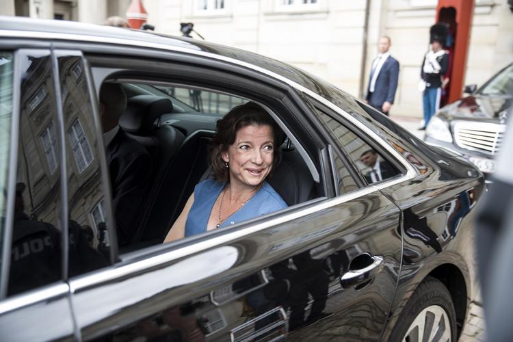 Definition. Karen Ellemann og regeringen vil droppe den fattigdomsgrænse, der blev indført af den tidligere regering. 