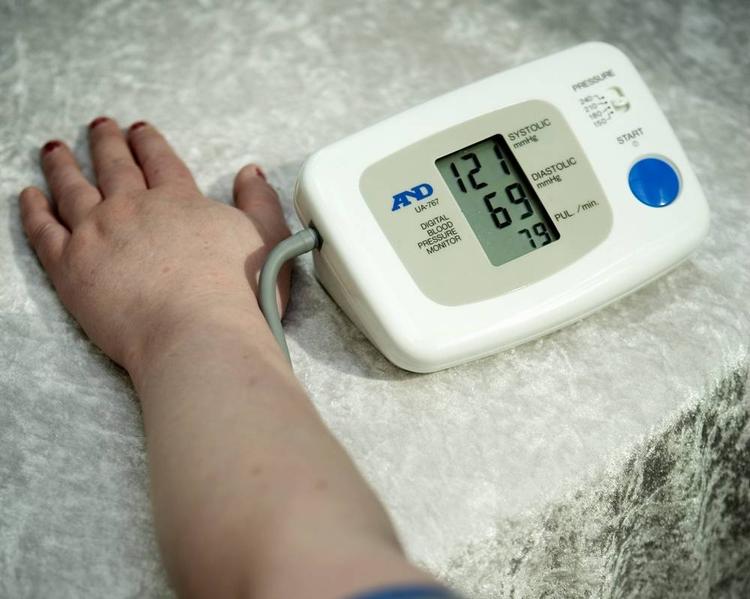 trygge. Danskerne føler sig glade, tilfredse og trygge, men mange af os har en sundhedsprofil, der viser, at vi ikke ligefrem er verdensmestre på det punkt. 