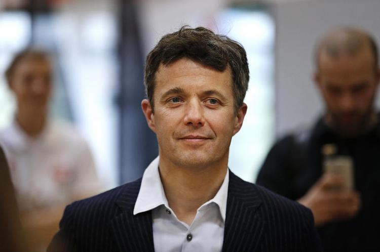 Omblæst. Kronprinsens køreture over en lukket storebæltsbro medførte en sand mediestorm. Nu er sigtelsen mod kronprinsens livvagt, der var med til at krydse broen, frafaldet, og det glæder kongehuset. 