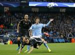 CL. Manchester Citys David Silva (i midten), i duel med Juventus Stephan Lichtsteiner. 