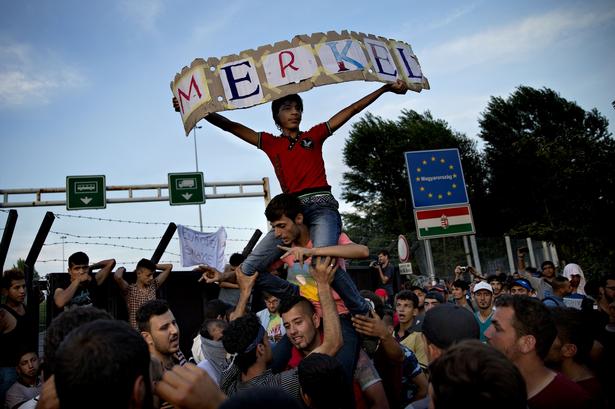 Mange har også startet en sultestrejke "No food, no wather, open the border" 