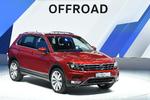 HØJBENET. VW Tiguan er forbedret på alle punkter, hvis man skal tro VW's beskrivelse af bilen. Den er lavere end før, men har mere hovedhøjde på forsædet. Den er også længere, men lettere og mere økonomisk. Den nye VW Tiguan kommer til Danmark til foråret. 