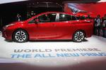 OPTIMERET. Nyt design og en forbedring af hybridteknikken. Det er hovedpunkterne i den nye Toyota Prius. Der foreligger endnu ikke præcise forbrugstal, men Toyota lover en forbedring af økonomien på 18 procent. Det vil sige, at det officielle forbrugstal kommer op i nærheden af 30 km/l. Bilen kommer til Danmark næste forår, men prisen kendes endnu ikke. 