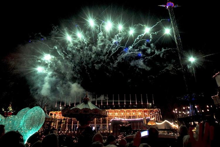 Farverigt. Fra fredag til søndag afsluttes sommersæsonen i Tivoli. Og selvfølgelig skal der fyres krudt af! 