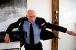 Overarbejde. Rigspolitichefen leder politiarbejdet med flygtningene. Der an kommer stadig 700-800 til Danmark om dagen, og intet tyder på færre foreløbig. 