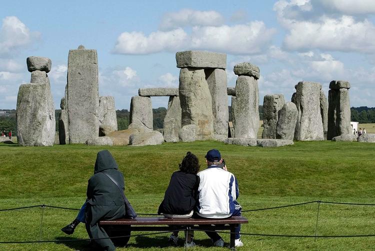 POPULÆR. Stonehenge trækker turister fra hele verden. Nu er der gjort et nyt stenfund i nærheden. 