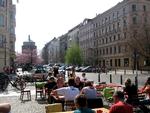 CHARME. I Prenzlauer Berg ved vandtårnet for enden af Rykestrasse findes mange cafeer og restauranter. Læserfoto: Bo Morell 