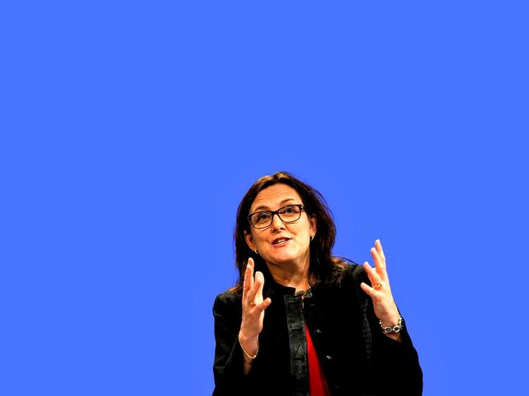 Travl. Cecilia Malmström skal i næste uge til USA for at mødes med den amerikanske handelsminister, Michael Froman. Arbejdet med en stor frihandels aftale trækker ud og vil blive svært at nå i Barack Obamas regeringstid, siger hun. 