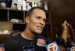 Quarterback.Forleden vakte det opsigt, da det kunne ses, at Tom Brady  havde en Donald Trump-kasket i sit skab i omklædningsrummet. Kasketten har dog ikke fået sneget sig med på dette billede fra dagen før årets første kamp. 