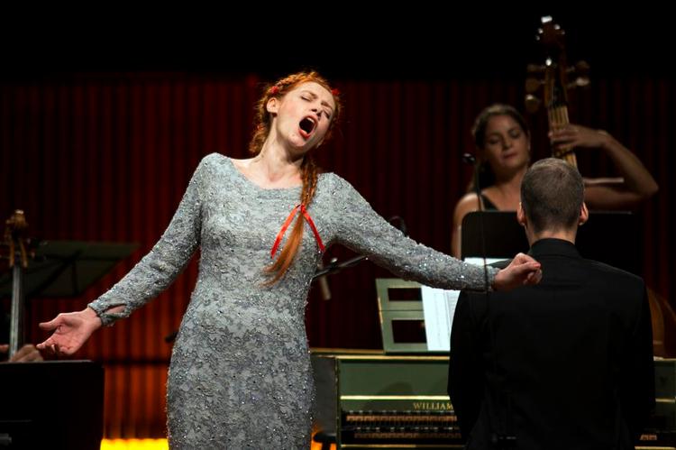 Fri. Petibon gav slip og lod musikken tage over, da hun med et lille barok- orkester optrådte i Koncerthusets store sal. 