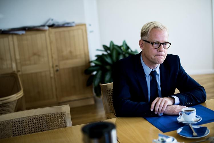 Minister. Carl Holst presses af en sag, hvor en ansat i Region Syddanmark tilsyneladende har hjulpet ham i valgkampen betalt af skattekroner. 