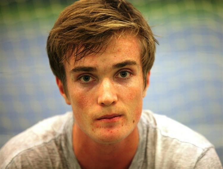 Outsider. Der er 902 ranglistepladser og en halv milliard kroner i vundne præmiepenge til forskel på Mikael Torpegaard og den spanske superstjerne Rafael Nadal. 