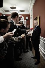presset. Carl Holst ændrede i dag forklaring i sagen om hans personlige assistent. 