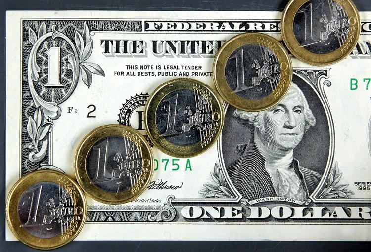 ALTERNATIV. Kontanter på rejsen kan nu blive afløst af en ny funktion i SAS' Eurobonus-kort. 