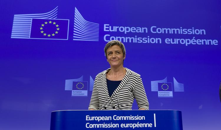 Transfer. EU's konkurrencekommissær Margrethe Vestager skal forholde sig til transfersystemet, mener spillerforbund. 
